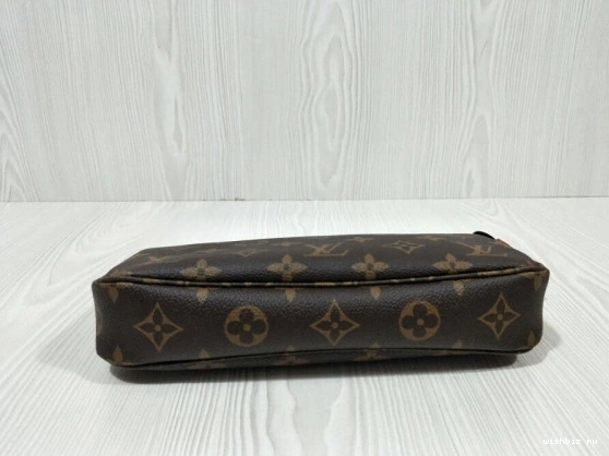 WIS POCHETTE Louis Vuitton ACCESSOIRES 0827
